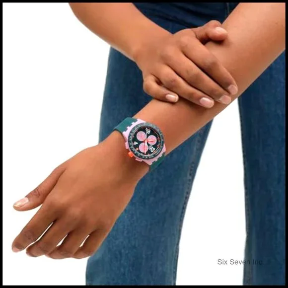 Unisex Quartz Chronograph Watch Polymer Case Green Strap Retro Sporty